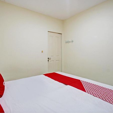 Oyo 93112 Garden Homestay 3 Merlion Сурабая Екстер'єр фото