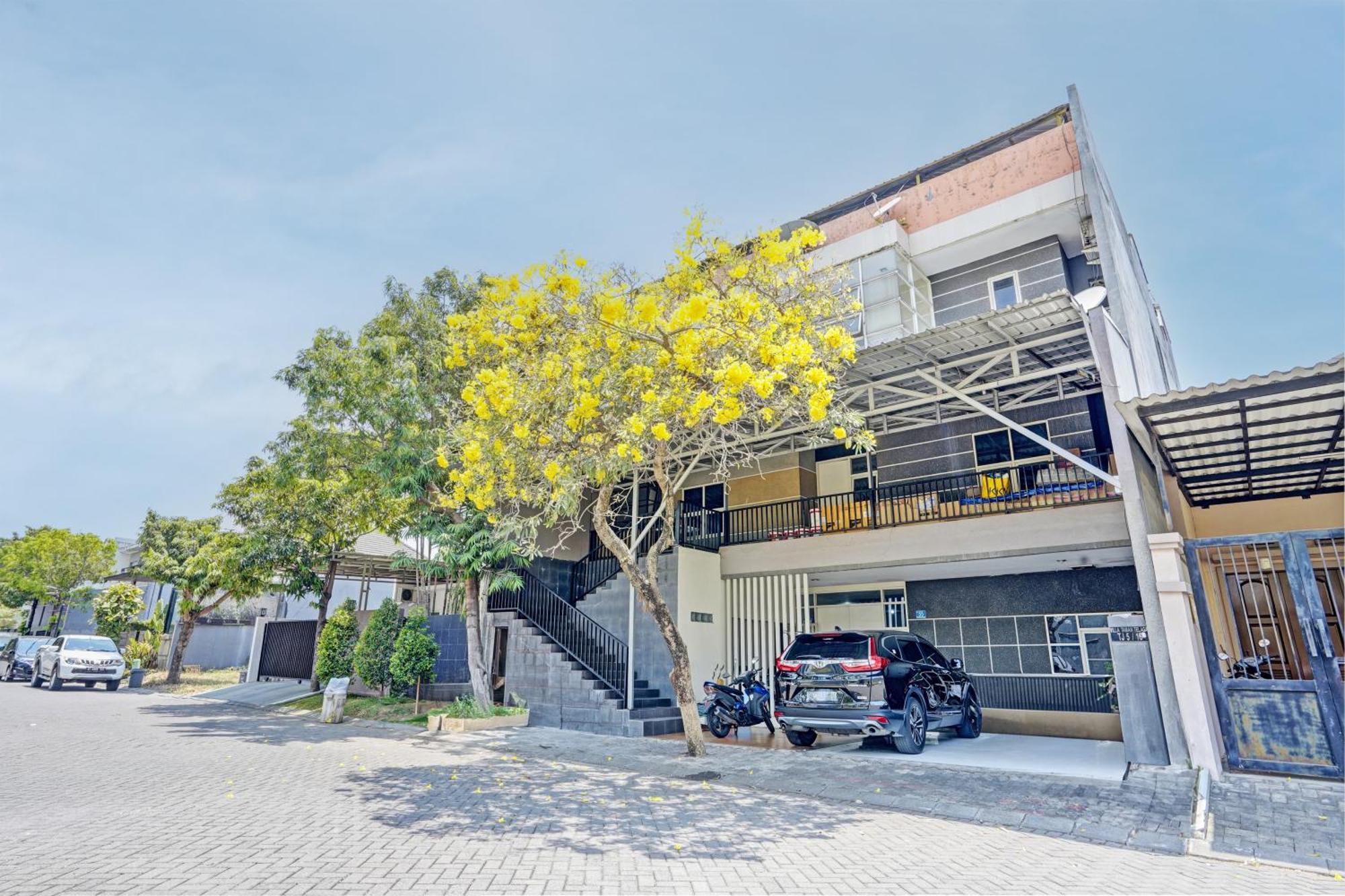 Oyo 93112 Garden Homestay 3 Merlion Сурабая Екстер'єр фото